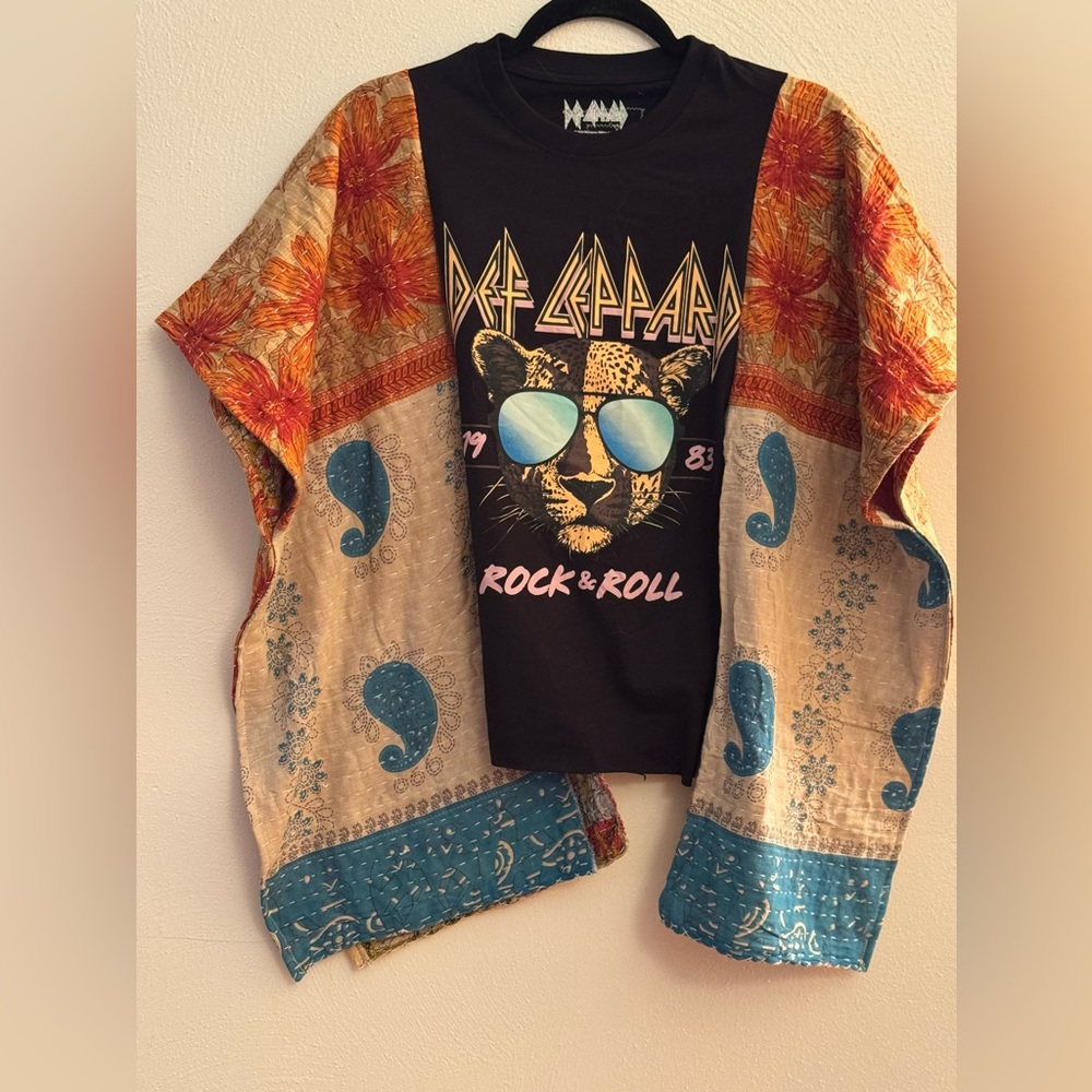 Def Leppard Graphic T-Shirt with Multicolor Kimono